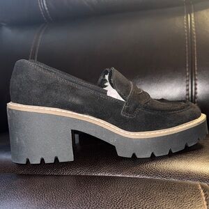 DV Dolce Vita Women's Temecula Loafer Size  8 Black Faux Suede . New No Box